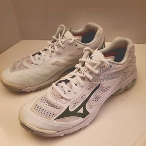 Mizuno Women's Wave Lightning Z5 Court Sneakers size US 10.5 or EU 42